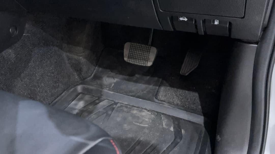 2024 Isuzu D-MAX X-terrain (4x4), Automatic, 24385 km, Pedals and Footmat