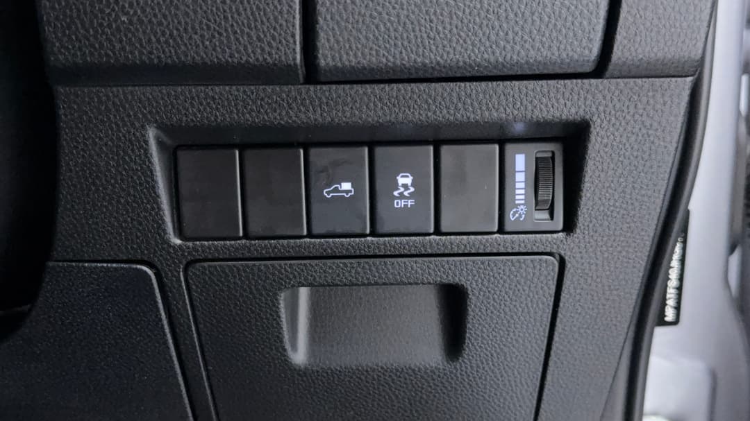 2024 Isuzu D-MAX X-terrain (4x4), Automatic, 24385 km, Utility Switches/Buttons