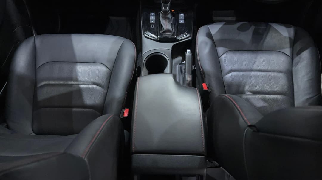 2024 Isuzu D-MAX X-terrain (4x4), Automatic, 24385 km, Center Console