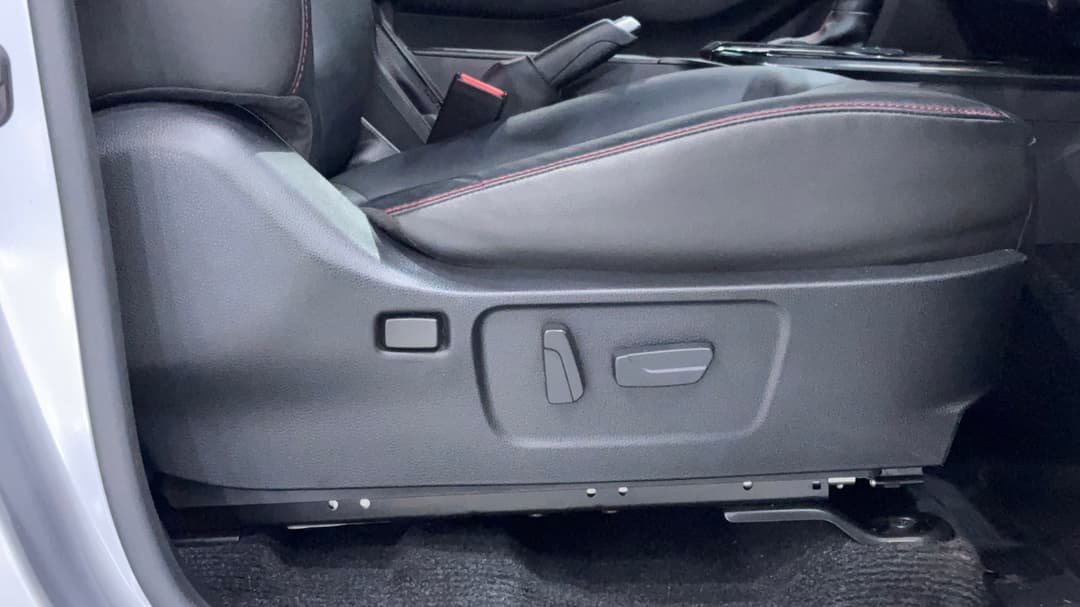 2024 Isuzu D-MAX X-terrain (4x4), Automatic, 24385 km, Drivers Side Adjustment Panel