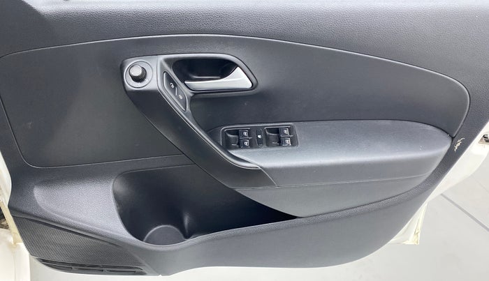 2017 Volkswagen Polo COMFORTLINE 1.2L, Petrol, Manual, 83,286 km, Driver Side Door Panels Control
