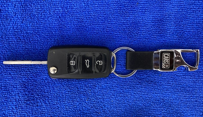 2017 Volkswagen Polo COMFORTLINE 1.2L, Petrol, Manual, 83,286 km, Key Close Up