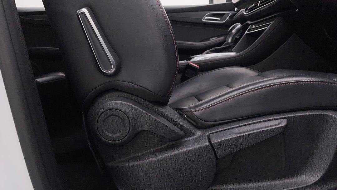 2022 MG HS Vibe, Automatic, 57720 km, Drivers Side Adjustment Panel