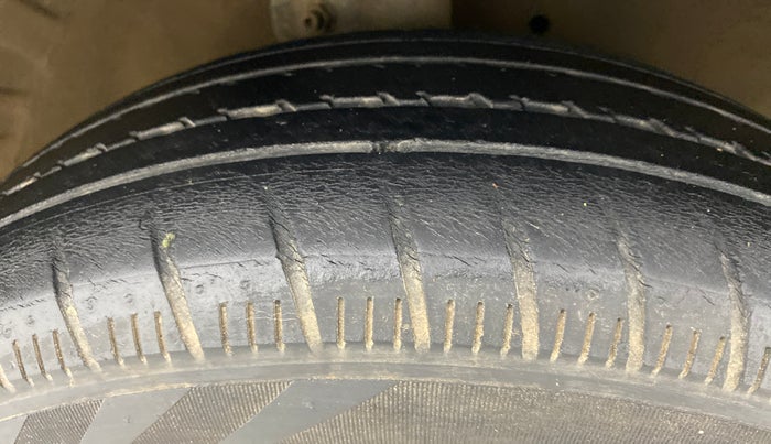 2018 Maruti Celerio ZXI D, Petrol, Manual, 42,729 km, Right Front Tyre Tread