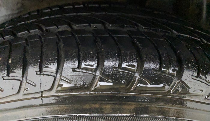 2015 Maruti Celerio VXI AGS, Petrol, Automatic, 10,138 km, Right Front Tyre Tread
