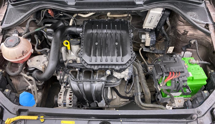 2018 Volkswagen Polo COMFORTLINE 1.0 PETROL, Petrol, Manual, 70,494 km, Open Bonet