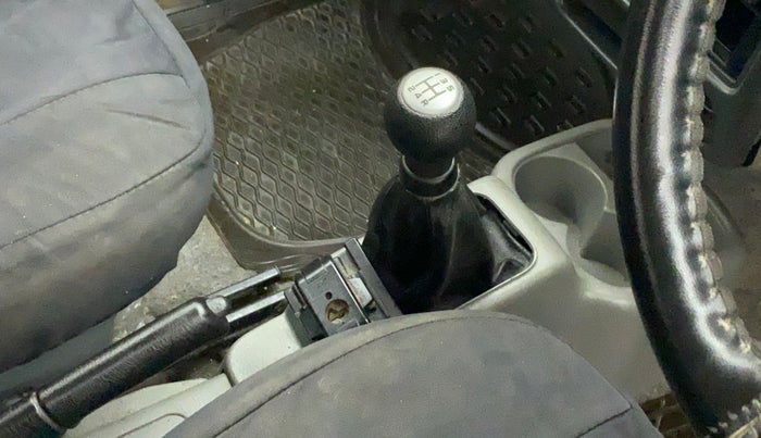 2011 Maruti Alto K10 VXI, Petrol, Manual, 1,00,924 km, Gear lever - Boot cover slightly torn