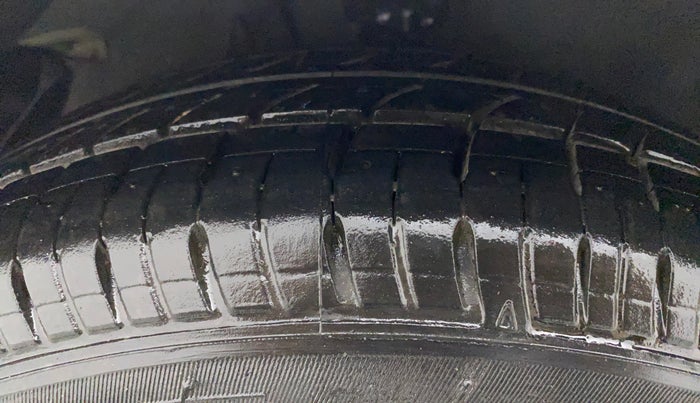 2013 Hyundai i20 ASTA 1.4 CRDI, Diesel, Manual, 97,861 km, Left Front Tyre Tread