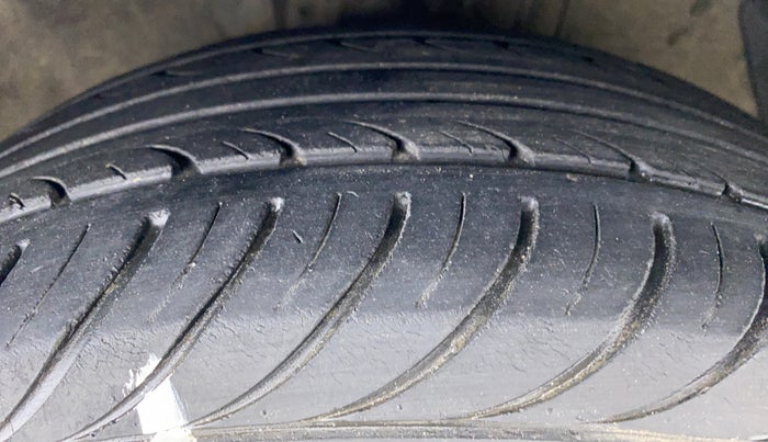 2013 Hyundai i20 ASTA 1.2 O WITH SUNROOF, Petrol, Manual, 58,901 km, Right Front Tyre Tread