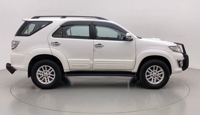 2014 Toyota Fortuner 3.0 4X2 AT, Diesel, Automatic, 73,031 km, Right Side View