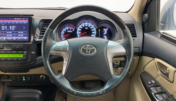 2014 Toyota Fortuner 3.0 4X2 AT, Diesel, Automatic, 73,031 km, Steering Wheel Close Up