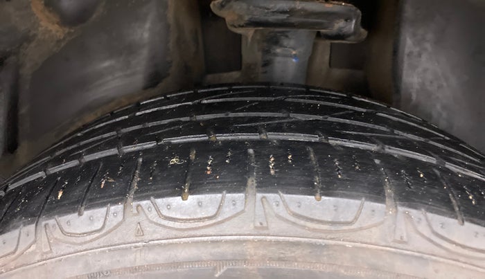 2018 Jeep Compass LIMITED 2.0 DIESEL, Diesel, Manual, 1,22,168 km, Left Rear Tyre Tread