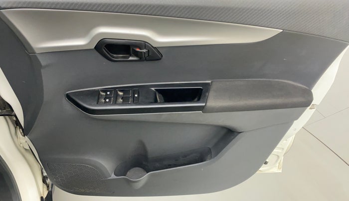 2018 Mahindra KUV 100 NXT K6+ P 6 STR, Petrol, Manual, 34,586 km, Driver Side Door Panels Control