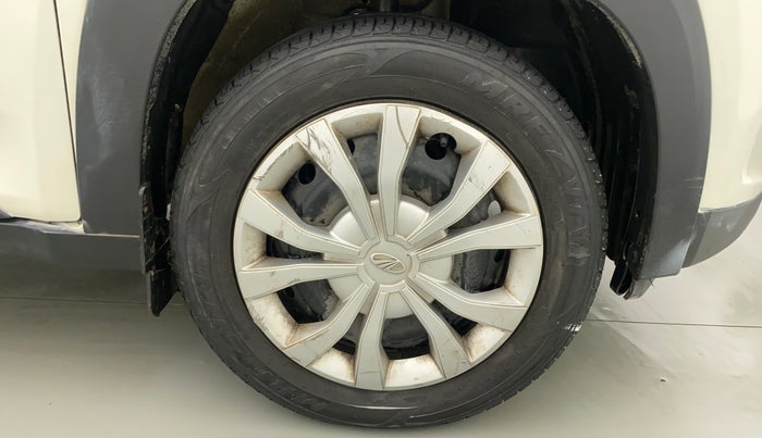 2018 Mahindra KUV 100 NXT K6+ P 6 STR, Petrol, Manual, 34,586 km, Right Front Wheel