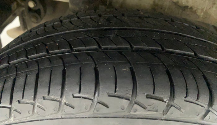2018 Mahindra KUV 100 NXT K6+ P 6 STR, Petrol, Manual, 34,586 km, Right Rear Tyre Tread