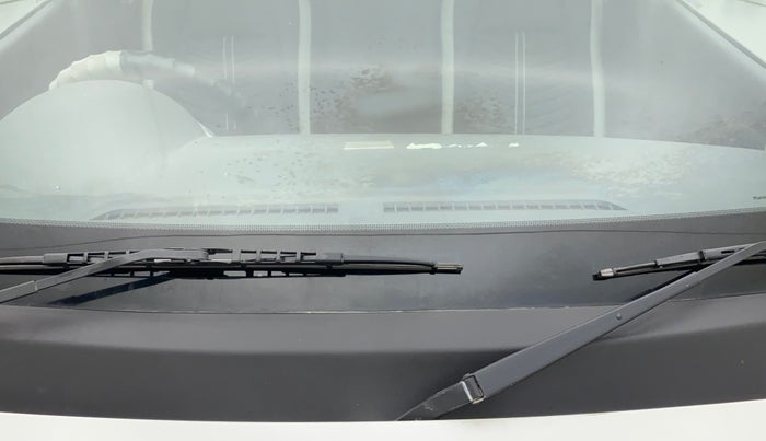 2018 Mahindra KUV 100 NXT K6+ P 6 STR, Petrol, Manual, 34,586 km, Front windshield - Minor spot on windshield