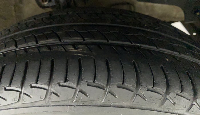 2018 Mahindra KUV 100 NXT K6+ P 6 STR, Petrol, Manual, 34,586 km, Right Front Tyre Tread