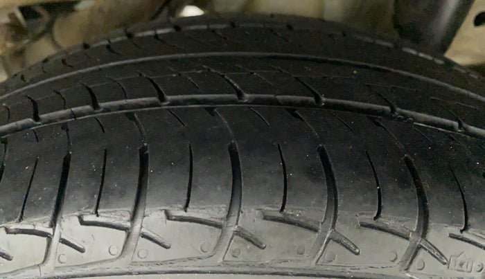 2018 Mahindra KUV 100 NXT K6+ P 6 STR, Petrol, Manual, 34,586 km, Left Rear Tyre Tread