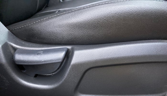 2019 Hyundai Elite i20 MAGNA+ VTVT, Petrol, Manual, Driver Side Adjustment Panel