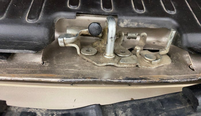 2015 Tata Bolt XM REVOTRON, Petrol, Manual, 58,472 km, Dicky (Boot door) - Minor rust Inside Panel