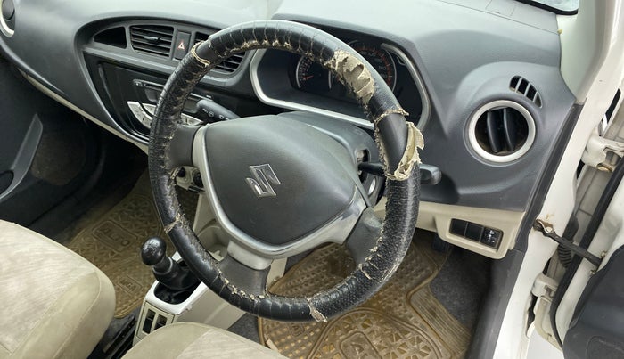 2016 Maruti Alto K10 VXI, Petrol, Manual, 1,02,364 km, Steering wheel - Steering cover is minor torn
