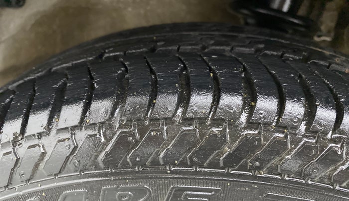2016 Maruti Alto K10 VXI, Petrol, Manual, 1,02,364 km, Left Front Tyre Tread