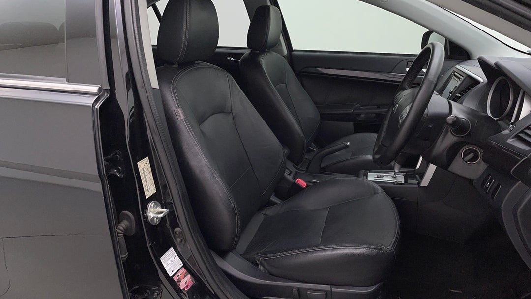 2016 Mitsubishi Lancer Ls, Automatic, 114791 km, Right Side Front Door Cabin View