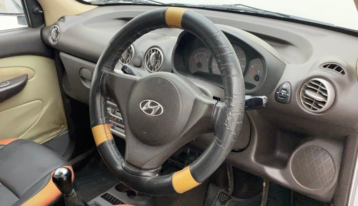 2010 Hyundai Santro Xing GLS, Petrol, Manual, 76,191 km, Steering wheel - Steering cover is minor torn