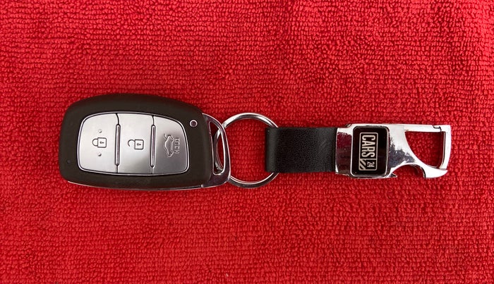 2021 Hyundai AURA SX 1.2 (O), Petrol, Manual, 8,688 km, Key Close Up