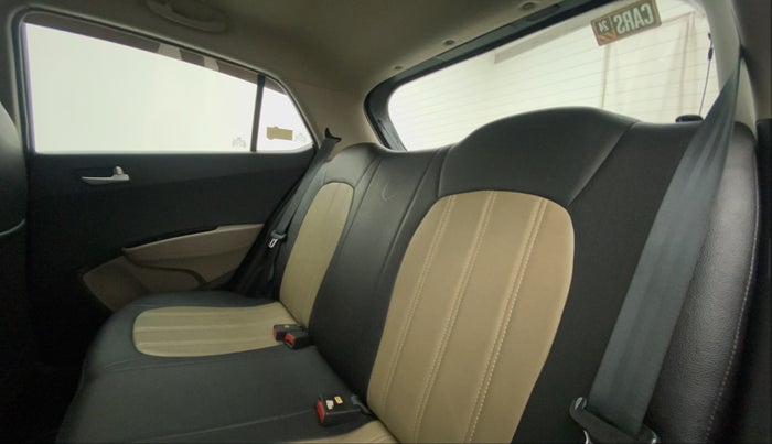 2017 Hyundai Grand i10 SPORTZ (O) AT 1.2 KAPPA VTVT, Petrol, Automatic, 40,049 km, Right Side Rear Door Cabin