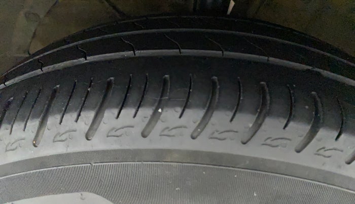 2019 Maruti XL6 ALPHA MT, Petrol, Manual, 87,369 km, Left Front Tyre Tread