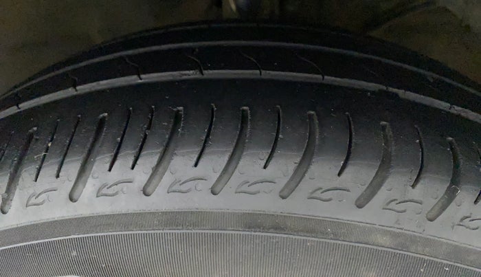 2019 Maruti XL6 ALPHA MT, Petrol, Manual, 87,369 km, Right Front Tyre Tread
