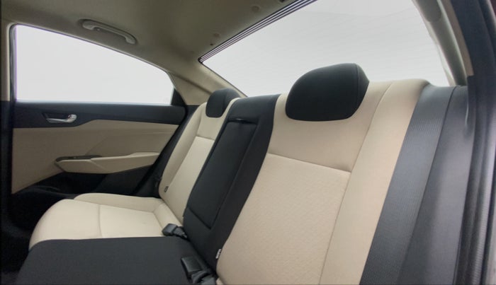 2019 Hyundai Verna 1.6 VTVT SX + AT, Petrol, Automatic, 31,360 km, Right Side Rear Door Cabin