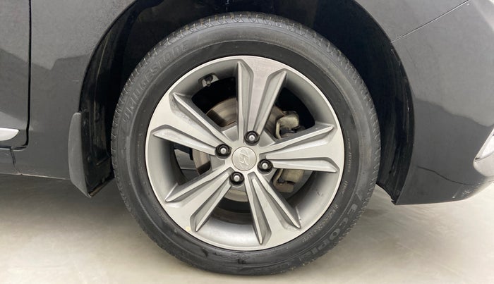 2019 Hyundai Verna 1.6 VTVT SX + AT, Petrol, Automatic, 31,360 km, Right Front Wheel