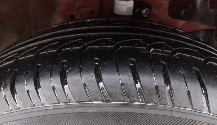 2017 Honda Brio S MT, Petrol, Manual, 42,730 km, Right Front Tyre Tread