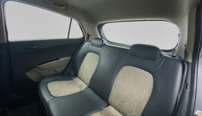 2016 Hyundai Grand i10 MAGNA 1.2 VTVT, Petrol, Manual, 1,01,233 km, Right Side Door Cabin View