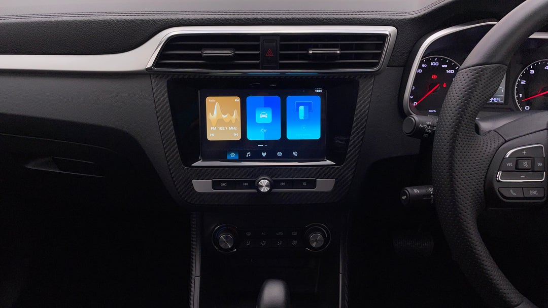 2024 MG ZS Excite, Automatic, 3484 km, Center Console