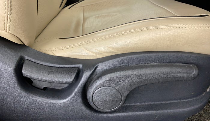 2016 Hyundai Elite i20 ASTA 1.2, Petrol, Manual, 35,356 km, Driver Side Adjustment Panel