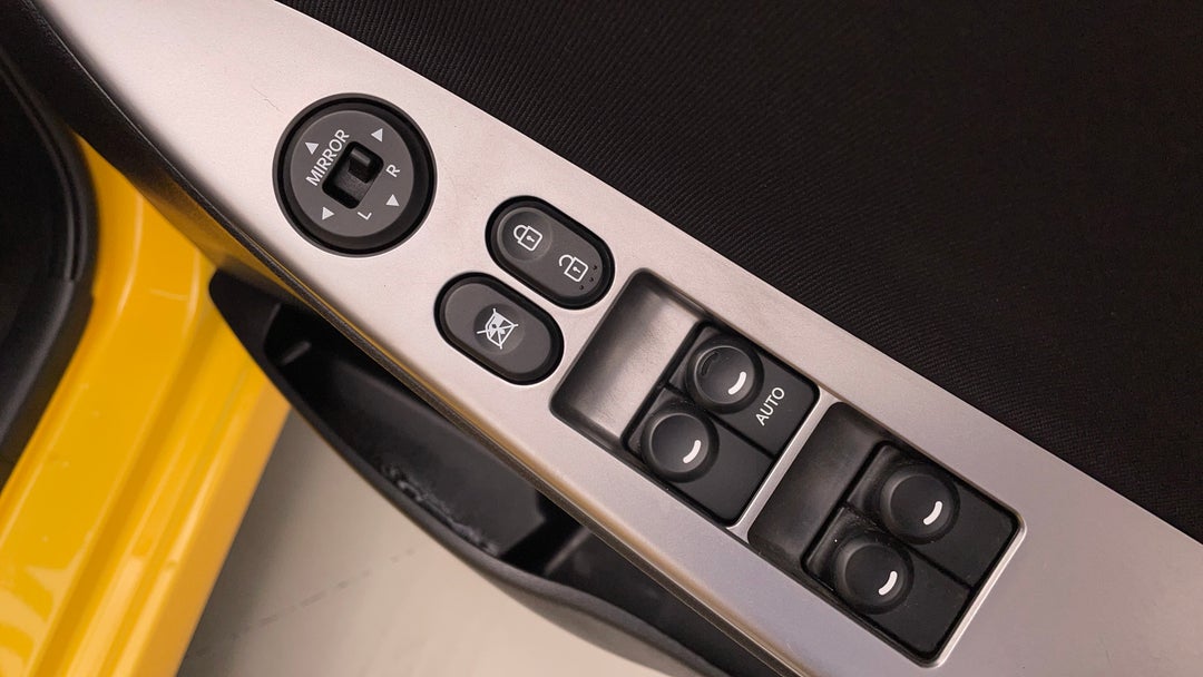 2018 Hyundai Accent Sport, Automatic, 48146 km, Drivers Side Door Panel Controls