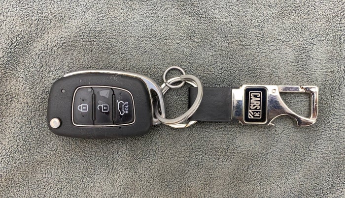 2019 Hyundai VENUE S 1.0 TURBO DCT, Petrol, Automatic, 52,244 km, Key Close Up