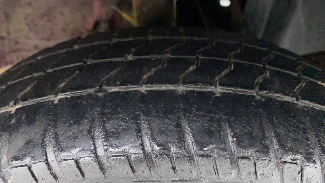 Right Front Tyre Tread