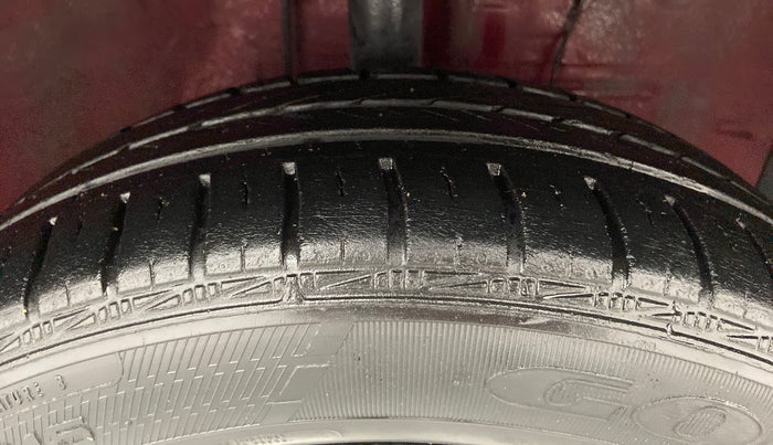 2016 Toyota Etios Liva V  LIMITED, Petrol, Manual, 30,291 km, Right Front Tyre Tread
