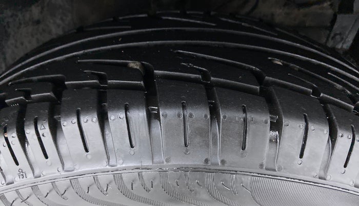2015 Maruti S Cross DELTA 1.6, Diesel, Manual, 77,355 km, Right Front Tyre Tread