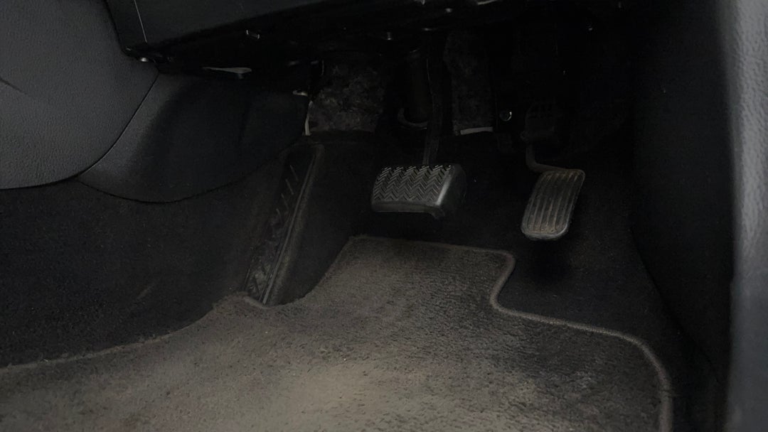 2018 Toyota C-HR (2WD), Automatic, 158675 km, Pedals and Footmat