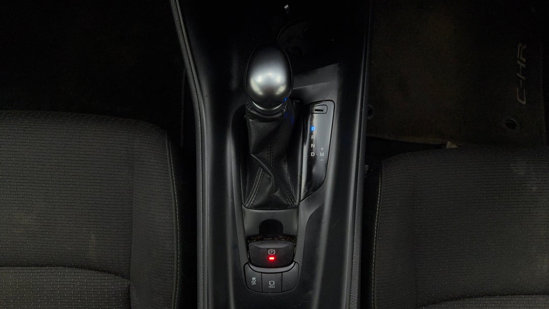 2018 Toyota C-HR (2WD), Automatic, 158675 km, Gear Lever 