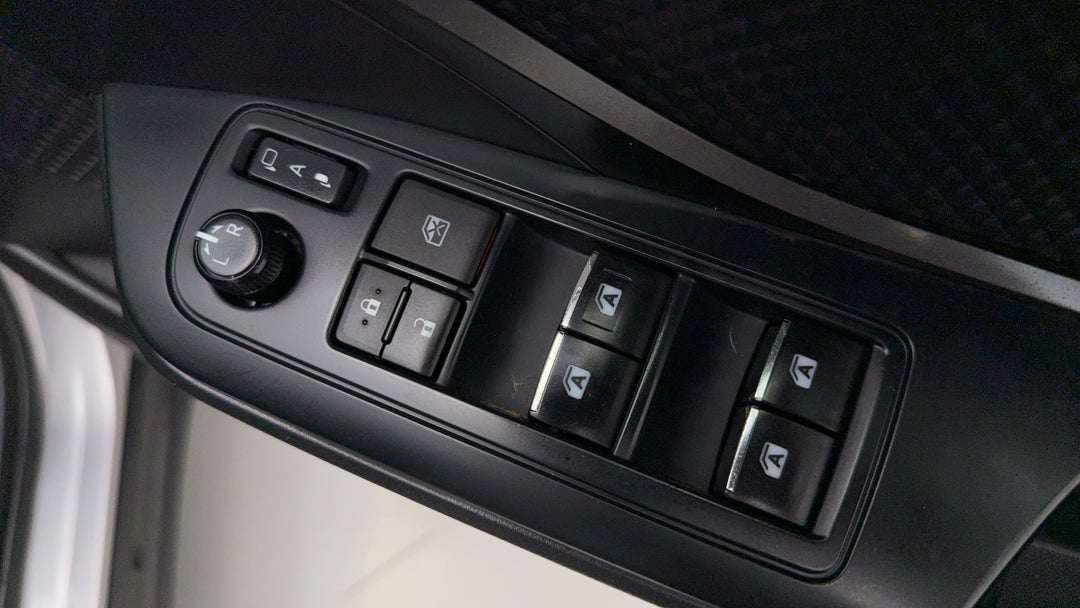 2018 Toyota C-HR (2WD), Automatic, 158675 km, Drivers Side Door Panel Controls