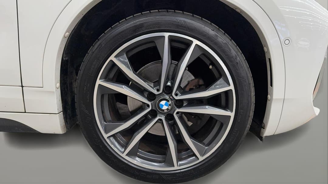 2018 BMW X2 sDrive18i M Sport, Automatic, 68538 km, Right Front Wheel
