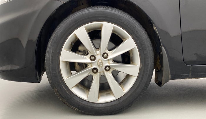 2011 Hyundai Verna FLUIDIC 1.6 SX VTVT, Petrol, Manual, 94,946 km, Left Front Wheel