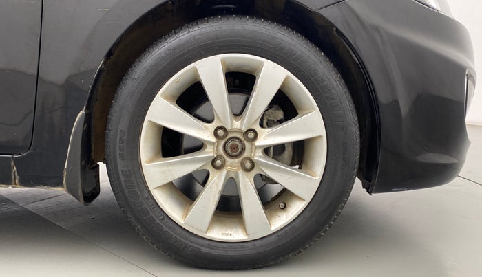 2011 Hyundai Verna FLUIDIC 1.6 SX VTVT, Petrol, Manual, 94,946 km, Right Front Wheel
