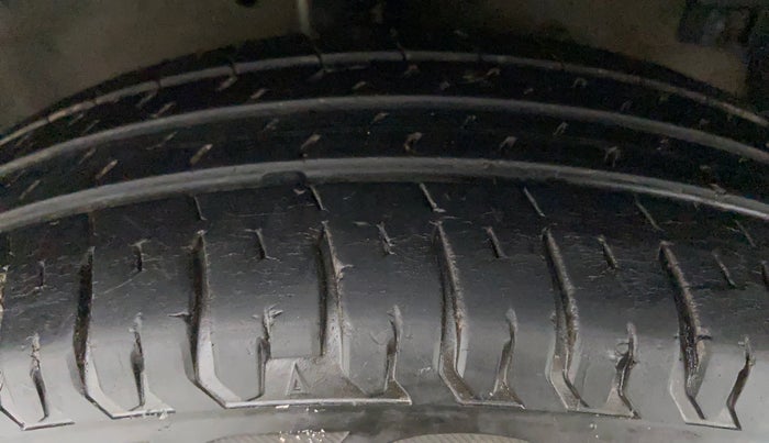 2012 Maruti Swift VDI, Diesel, Manual, 69,913 km, Right Front Tyre Tread